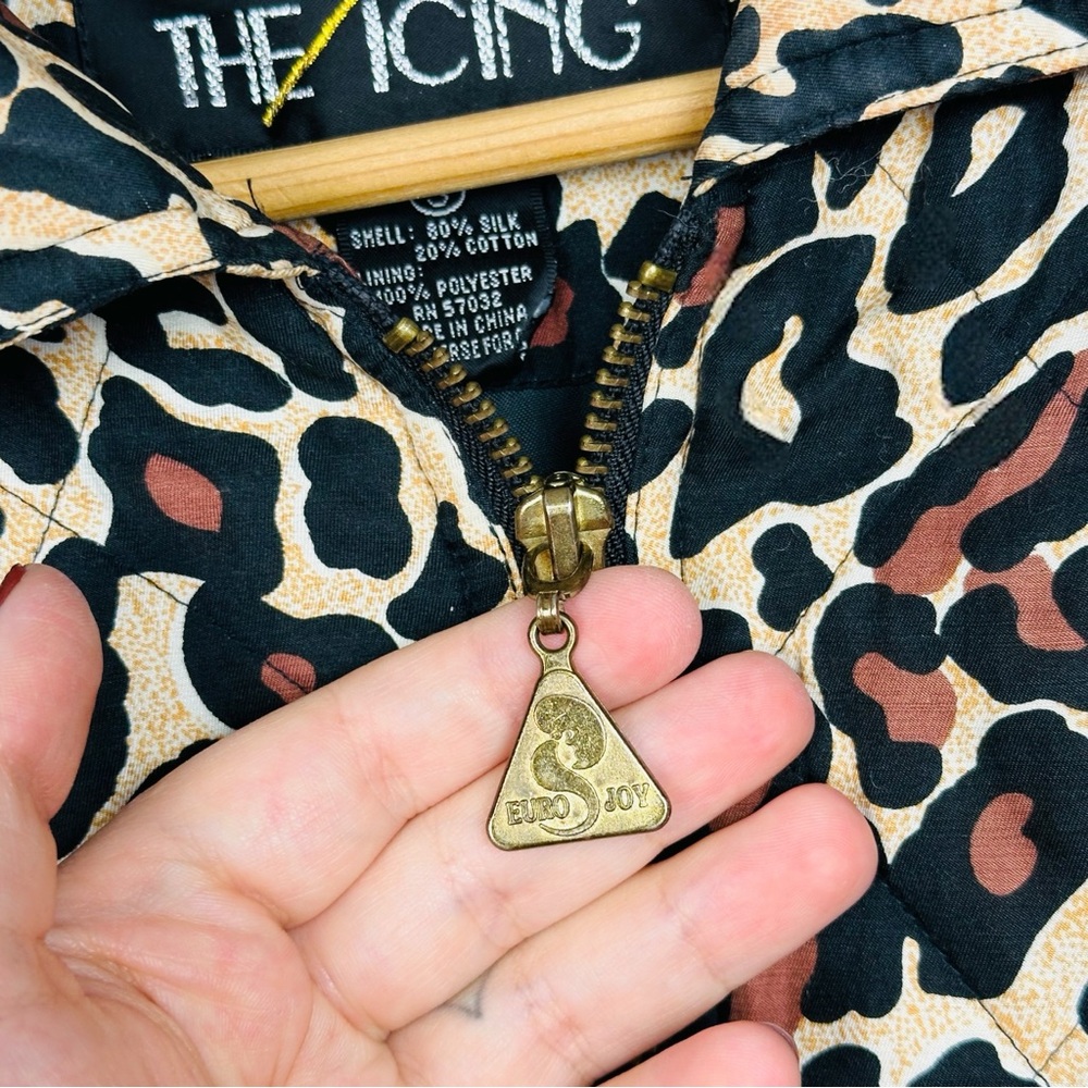 The Icing Vintage 80s Silk Animal Print Cheetah Quilted Puffer Bomber Jacket - Picture 10 of 13